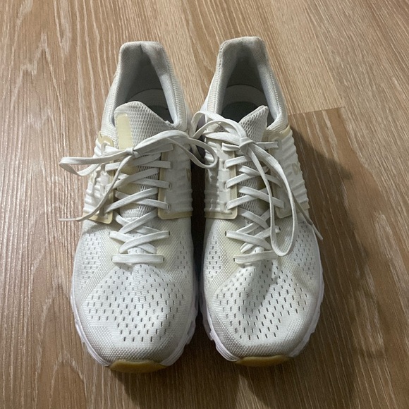 On Clouds Sneakers - Picture 1 of 6
